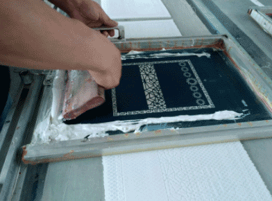 圖為水性立體金油施工場(chǎng)景圖 圖為水性立體金油施工場(chǎng)景圖