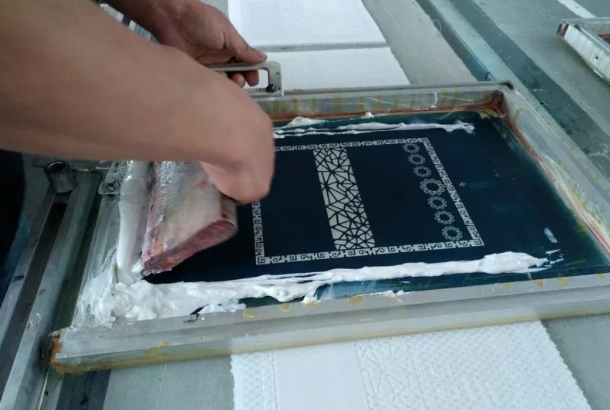 產(chǎn)品推薦棉布、滌綸三七國(guó)際W37-3028T透明膠漿